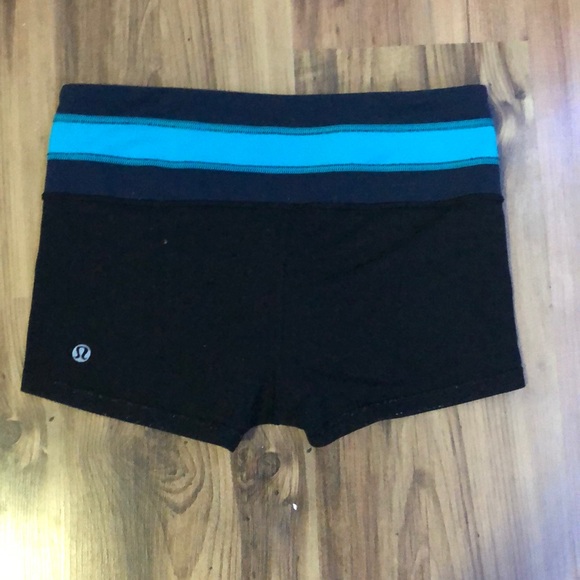 Lulu Lemon athletic shorts - Picture 2 of 2